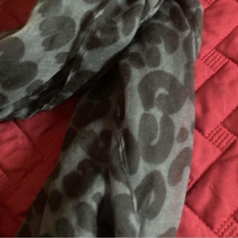 Gray Leopard Infinity Scarf 🐆🧣 - Picture 2 of 4